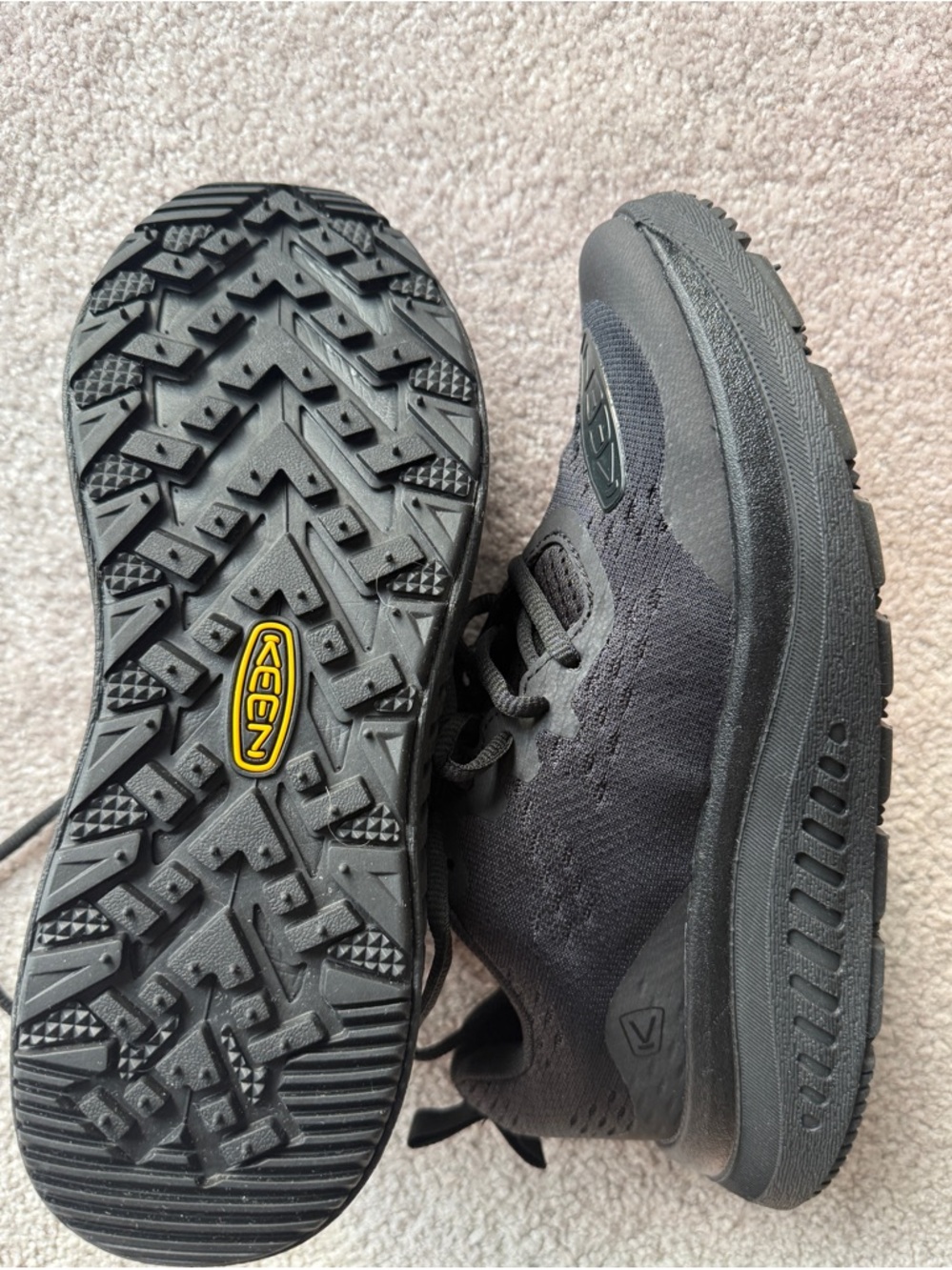 KEEN Women’s Black WK400 Walking Shoes